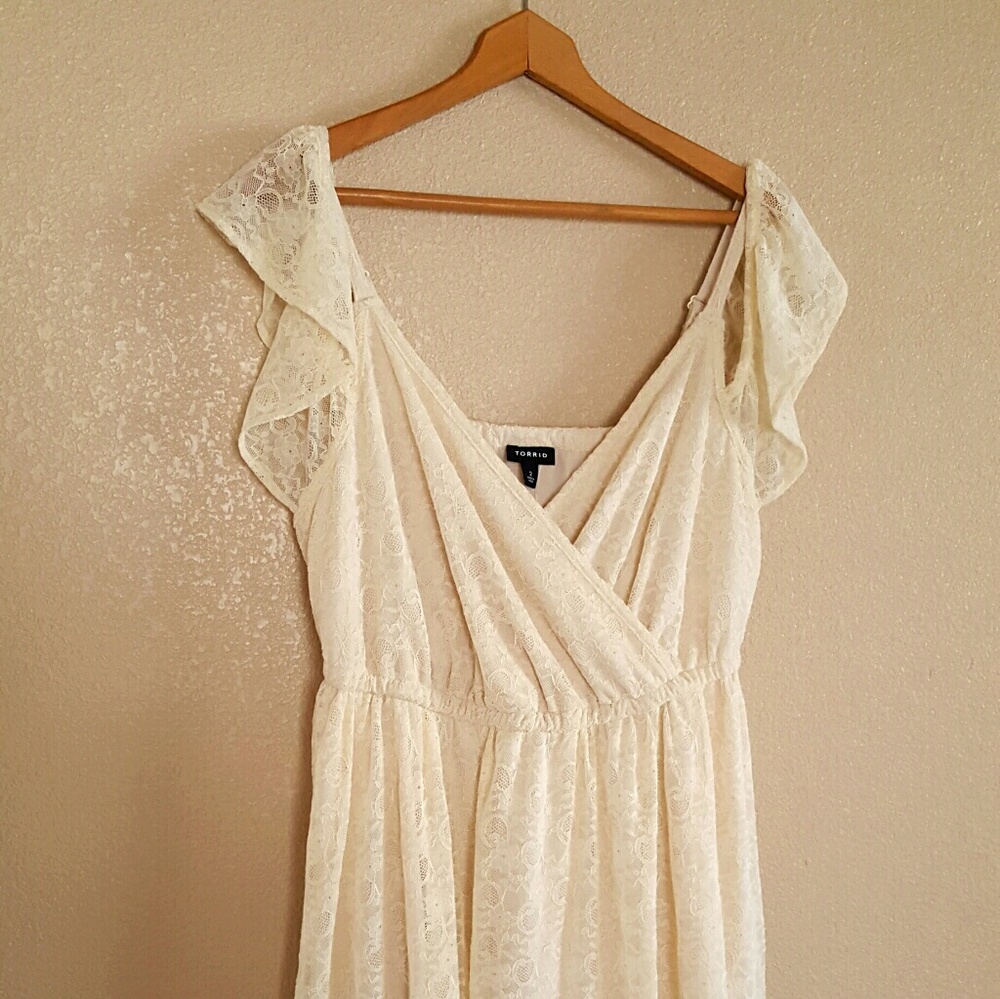 NWT Torrid Ivory Lace Cold Shoulder Dress Size 2